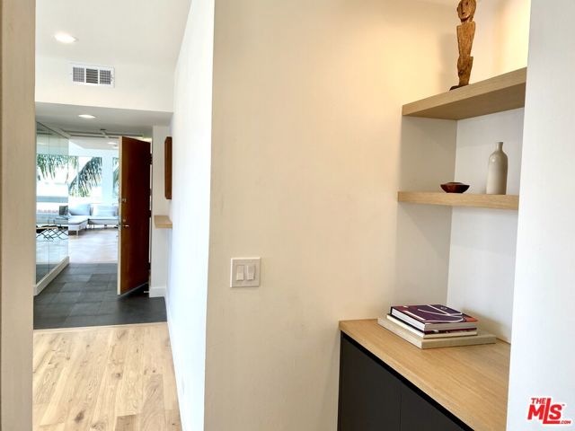 2237 S Bentley Avenue, Los Angeles CA: https://media.crmls.org/mediaz/41597887-0344-4992-ab11-b11ab036b7d0.jpg