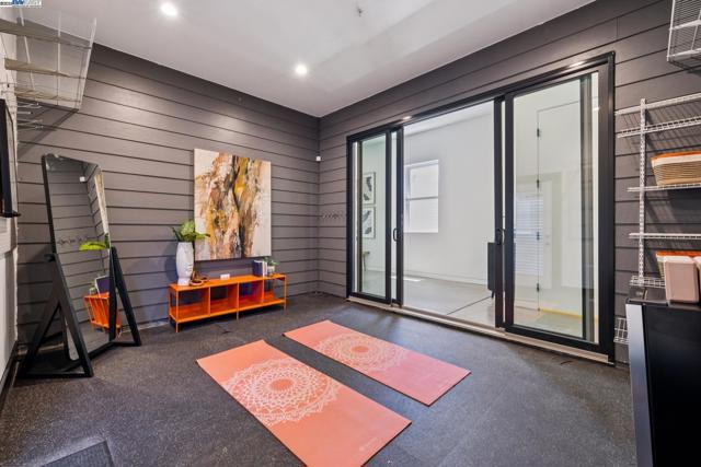 730 HENRY STREET, Oakland CA: https://media.crmls.org/mediaz/4159d72a-78cb-4ec8-aa9a-397dbc29e1bb.jpg