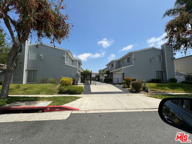 532 Hyde Park Boulevard, Inglewood, California 90302, 3 Bedrooms Bedrooms, ,2 BathroomsBathrooms,Condominium,For Sale,Hyde Park,24408641