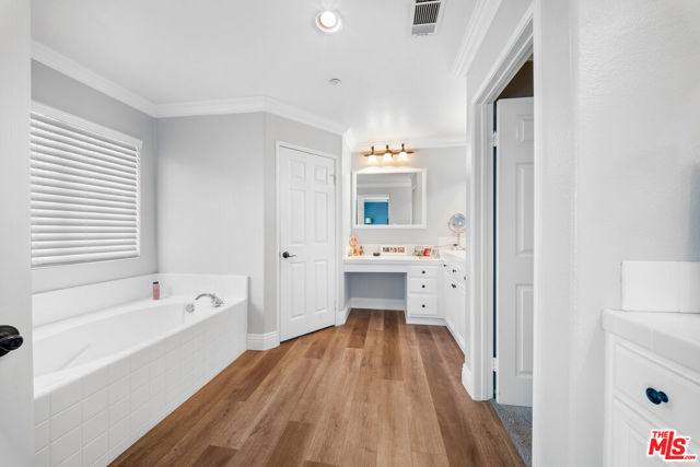 11501 Trailrun Court, Riverside CA: https://media.crmls.org/mediaz/415ab088-4241-4808-ac70-516cda477334.jpg
