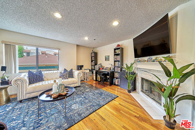 529 IVY Street, 1 photo 5