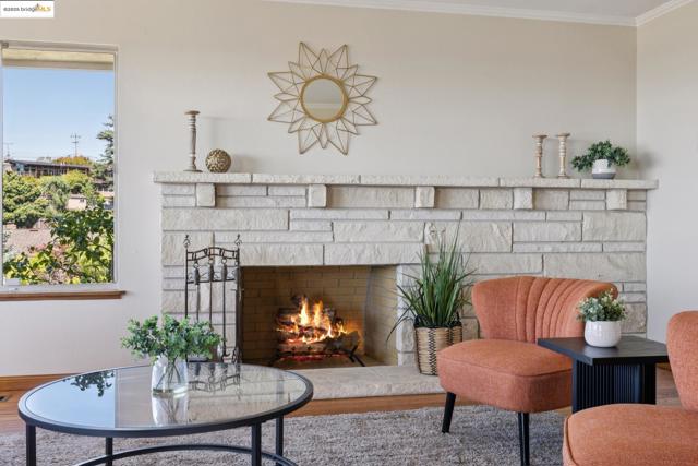 1657 Clearview Dr., San Leandro CA: https://media.crmls.org/mediaz/415c20a8-85b1-4c41-b5ee-d674ca4d804c.jpg