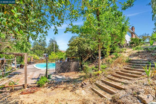 92 Gaywood Pl, Moraga CA: https://media.crmls.org/mediaz/415c7975-2131-4e17-b419-bb20936a2d97.jpg