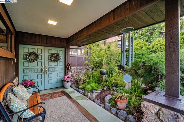 31865 Chicoine Ave, Hayward CA: https://media.crmls.org/mediaz/415d80d3-ec07-4d61-a7eb-b2ff28118223.jpg