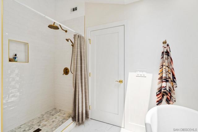 13953 Sagewood Dr, Poway CA: https://media.crmls.org/mediaz/415d8154-2c50-4d0b-af23-b1d9c3173892.jpg