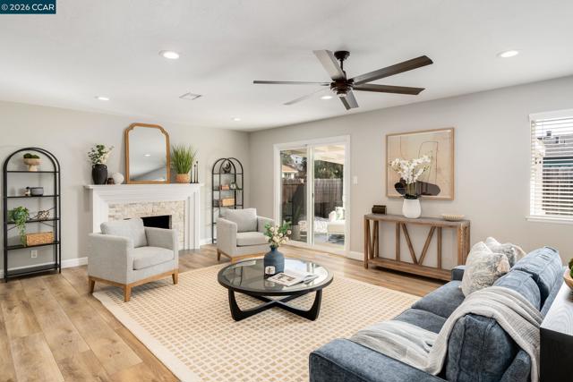 Image 4 of 41 For 3916 Saint Michael Ct