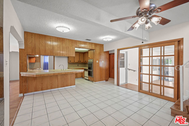 2101 N Almadale Avenue, Los Angeles CA: https://media.crmls.org/mediaz/415def86-bfd2-4589-9532-cca2ca5a80f9.jpg