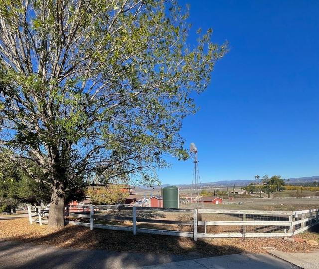 17910 Bluegrass Road, Ramona CA: https://media.crmls.org/mediaz/415dfe01-e26b-4b17-a96a-9d9fabc97a0c.jpg