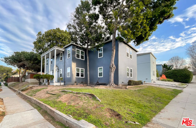 1103 Ocean Park Boulevard, Santa Monica CA: https://media.crmls.org/mediaz/415e1e3c-aa01-4d64-9612-8e961d4cfd6c.jpg