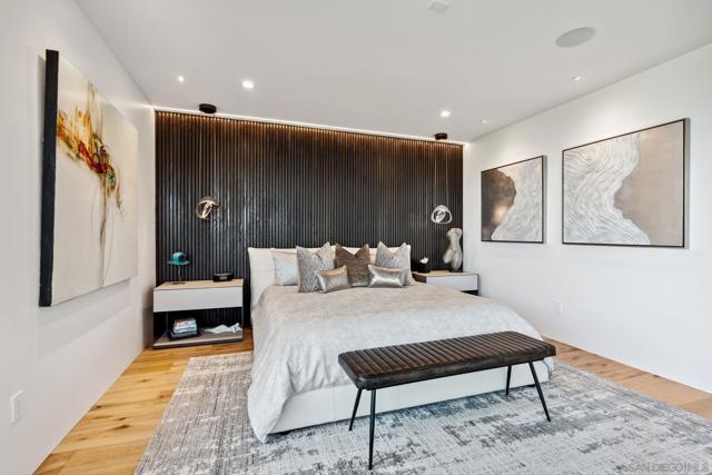 5560 Moonlight Lane, La Jolla CA: https://media.crmls.org/mediaz/415f4046-3100-4348-b1c5-b6b60e1e2a90.jpg