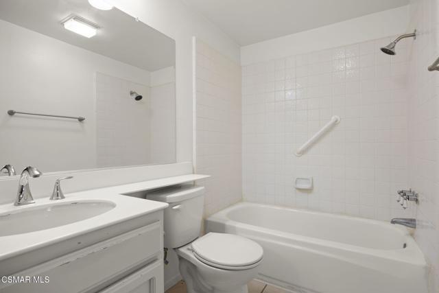 1923 Majorca Drive, Oxnard CA: https://media.crmls.org/mediaz/41604b05-a439-476f-8e69-05df1f4d5570.jpg