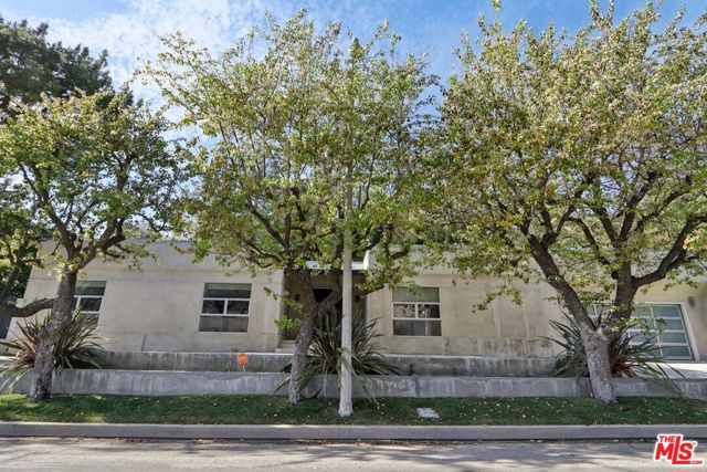 15539 Hamner Drive, Los Angeles CA: https://media.crmls.org/mediaz/41608e04-d370-49c5-8612-4e71af89d8d4.jpg