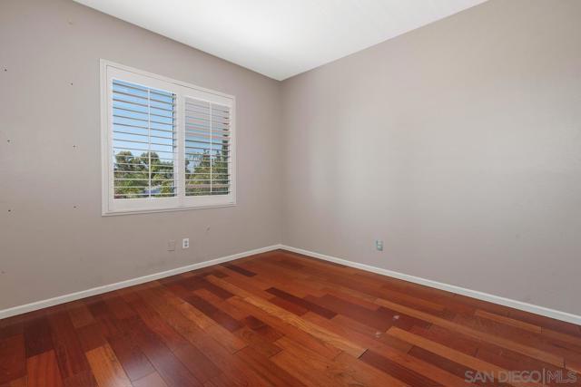 11357 Wills Creek Rd, San Diego CA: https://media.crmls.org/mediaz/4160b38c-5ffe-4fed-b929-8a9c12546c2f.jpg