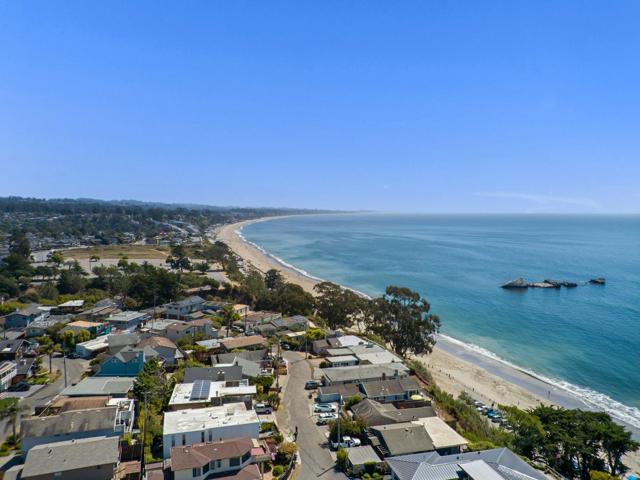 141 Aptos Village Way, Aptos CA: https://media.crmls.org/mediaz/41619701-6835-423f-b356-a9626efd8e77.jpg
