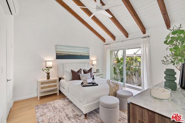 28 Village, Santa Monica CA: https://media.crmls.org/mediaz/41619fb3-ba79-4585-9c53-4c7081ff9018.jpg