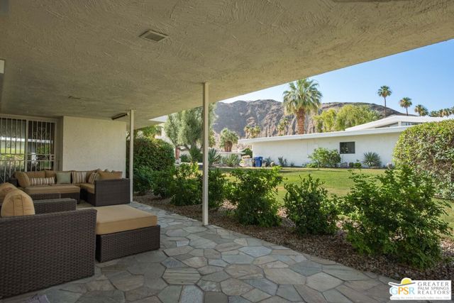 1595 E Canyon Estates Drive, Palm Springs CA: https://media.crmls.org/mediaz/4161aff1-939f-4611-a112-2b16ca504335.jpg
