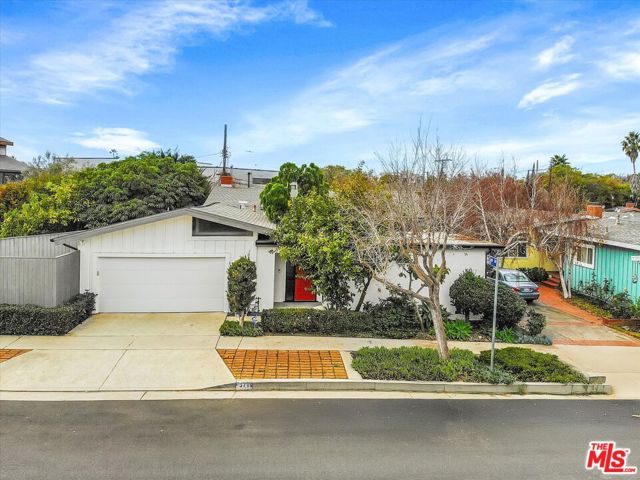 3719 Butler Avenue, Los Angeles CA: https://media.crmls.org/mediaz/4162518d-e61e-4647-bdd2-ba831128c516.jpg