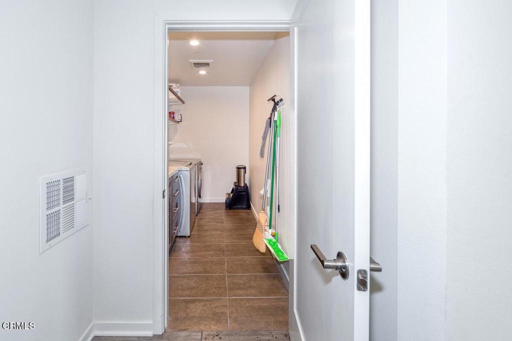 https://media.crmls.org/mediaz/41629a1a-3306-4edc-ab34-263a73c5bd6a.jpg?preset=X-Large