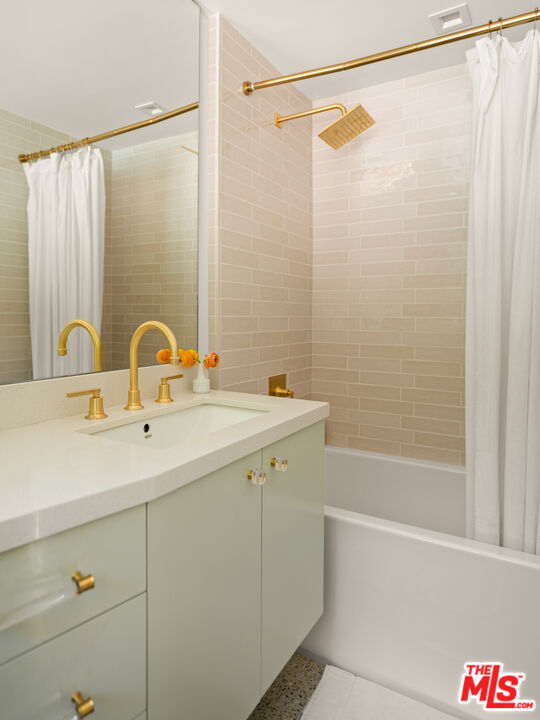 11556 Bellagio Road, Los Angeles CA: https://media.crmls.org/mediaz/4162af66-7b4e-4293-bf60-80ee8e9189c2.jpg