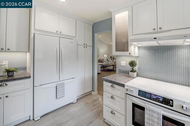 Image 14 of 58 For 925 Terra California Dr  6