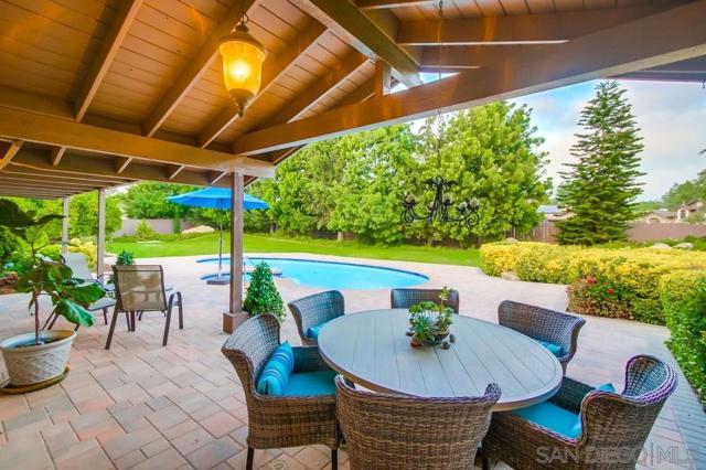 16657 Valle Verde Rd, Poway CA: https://media.crmls.org/mediaz/4163cd38-0abe-45e4-938f-73bb0fb6d7f8.jpg