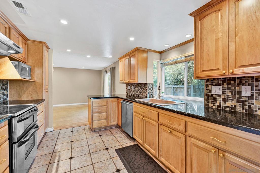 MLS #250041383SD image #36