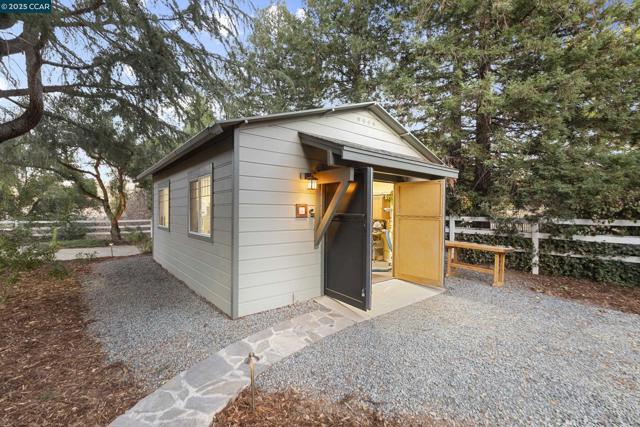 350 Pine Creek Rd, Walnut Creek CA: https://media.crmls.org/mediaz/41667fe5-57ff-4bda-a2d9-2b9918c1ae70.jpg