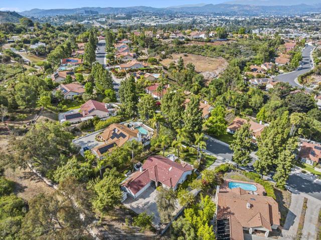 2241 Willowbrook St, Escondido CA: https://media.crmls.org/mediaz/4166d8b9-ba6b-4a0a-a4e5-7a260eade080.jpg