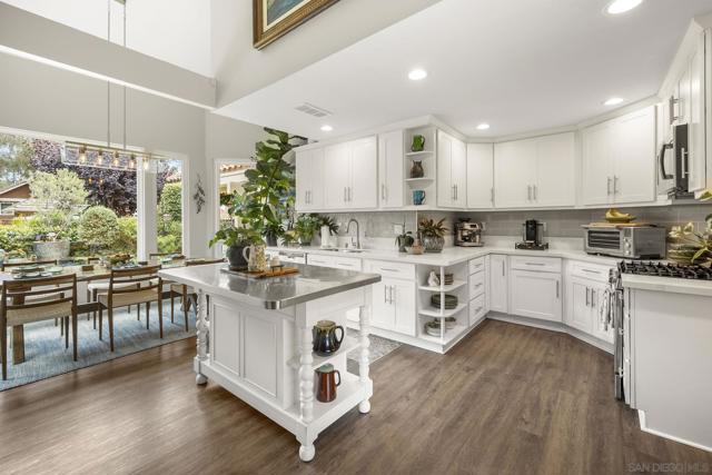 2708 Grove Ave, Carlsbad CA: https://media.crmls.org/mediaz/4166e199-4a11-4077-a7a6-0dd933d32a54.jpg