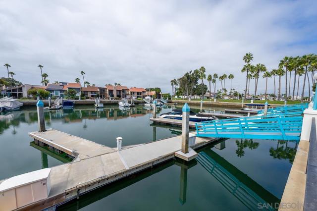 94 Kingston Ct W, Coronado CA: https://media.crmls.org/mediaz/41682b58-c548-4d1b-834c-30835957ba67.jpg