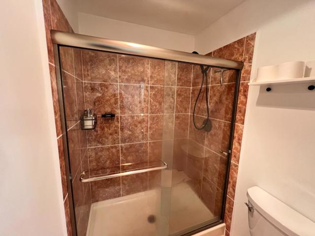 Image 18 of 32 For 805 Via Casitas