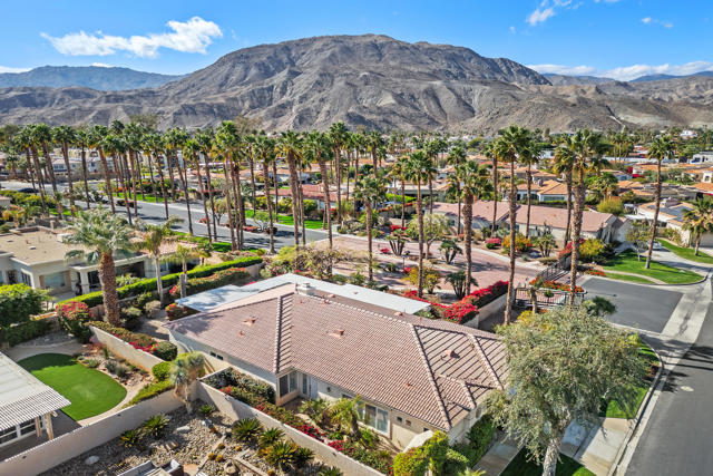 2 Vistara Drive, Rancho Mirage CA: https://media.crmls.org/mediaz/4168e947-6a56-4df0-9ae6-4d2f846d7b7d.jpg