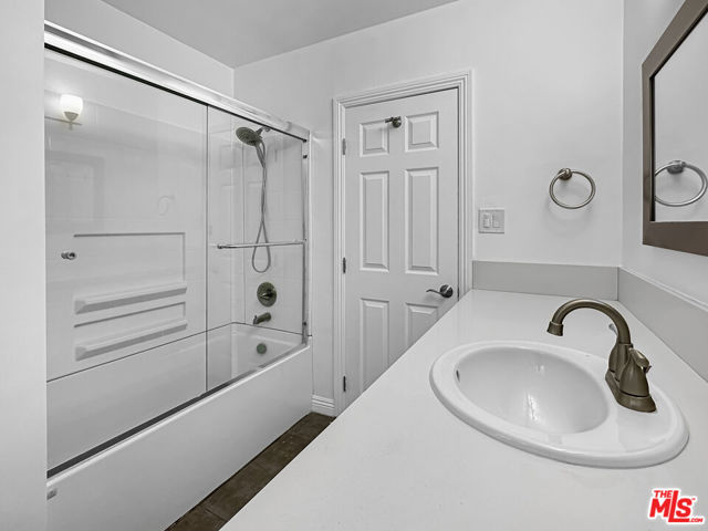 817 E Nutwood Street, Inglewood CA: https://media.crmls.org/mediaz/4168efb9-c35c-41cb-8a53-df75961c675b.jpg