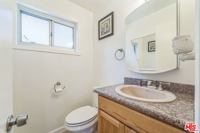 17045 Roscoe Boulevard, 7 photo 5