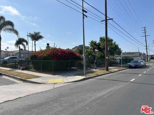 701 W 112th Street, Los Angeles CA: https://media.crmls.org/mediaz/416a3238-4388-4945-a222-0b95b2f3521e.jpg