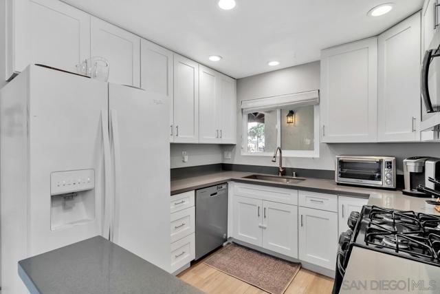 3978 Shenandoah Dr, Oceanside CA: https://media.crmls.org/mediaz/416b51a8-bbc7-44e0-a01a-a3f0be1cd9a1.jpg