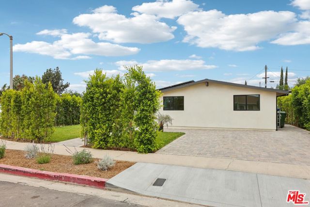 6731 Delco Avenue, Winnetka CA: https://media.crmls.org/mediaz/416b5426-8a03-4dfa-b8e3-e9340481ca82.jpg