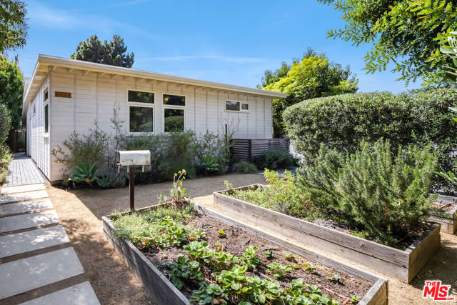 3537 Beethoven Street, Los Angeles CA: https://media.crmls.org/mediaz/416b8a9d-58a1-4f23-91fb-c71068f41ab2.jpg