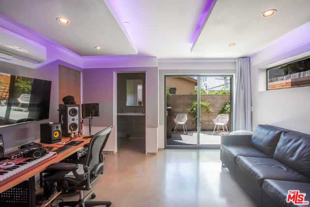 1337 N Fuller Avenue, Los Angeles CA: https://media.crmls.org/mediaz/416c602b-43ad-48d6-a66e-a5fb06e0e237.jpg