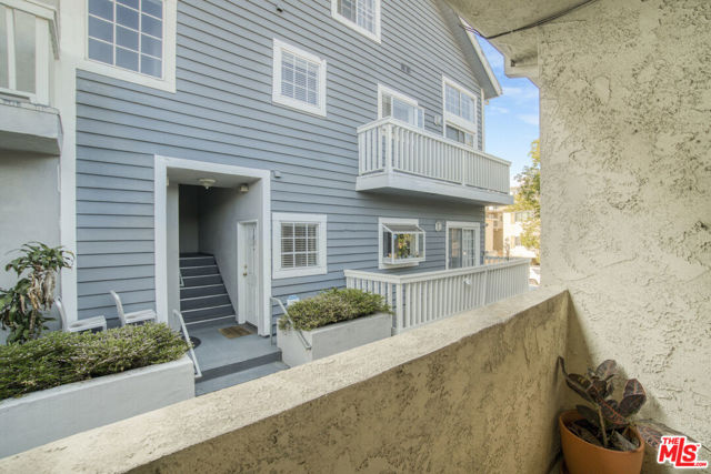 1323 S Carmelina Avenue, Los Angeles CA: https://media.crmls.org/mediaz/416cdb28-67c9-4bab-8377-7dc7e9dfbc56.jpg