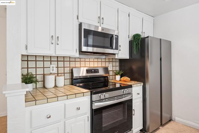 5 Harwich Walk, Pleasant Hill CA: https://media.crmls.org/mediaz/416de991-d8b1-494f-8bf2-902228baf055.jpg
