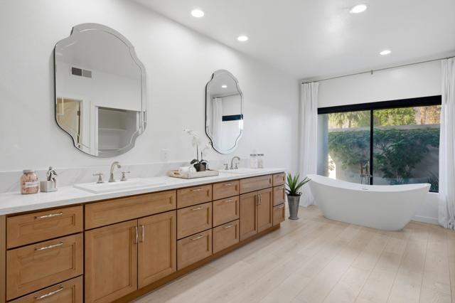 56300 Pebble Beach, La Quinta CA: https://media.crmls.org/mediaz/416df9bd-3015-4d97-971b-ad6c8ae48a79.jpg