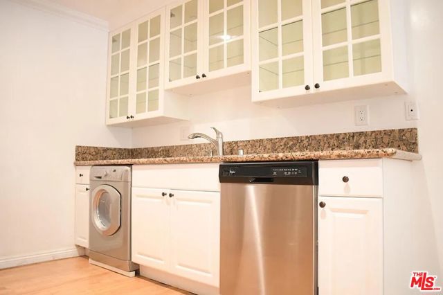 1119 22nd Street, Santa Monica CA: https://media.crmls.org/mediaz/416e07e6-bf15-45f6-ba53-7d089e30eaad.jpg