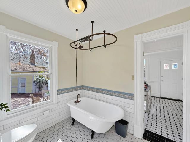 398 W San Fernando, San Jose CA: https://media.crmls.org/mediaz/416edf3d-5842-4f28-8437-14acd65a11b0.jpg