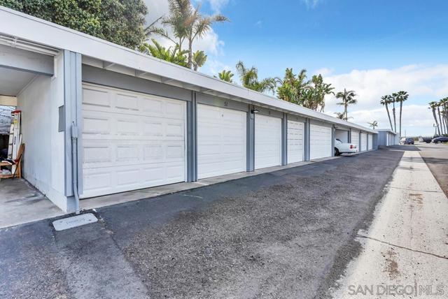 Image 40 of 44 For 50 Montego Ct