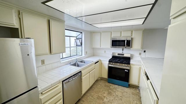 376 Center Street, Chula Vista CA: https://media.crmls.org/mediaz/416fcc29-ef01-47fd-8eff-e6997a04cc98.jpg