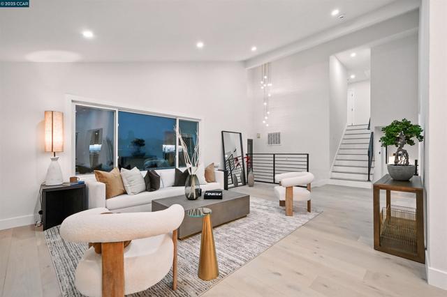 31 Junewood Ct, Danville CA: https://media.crmls.org/mediaz/416fdf09-d036-4574-8a18-619fcb1fe143.jpg