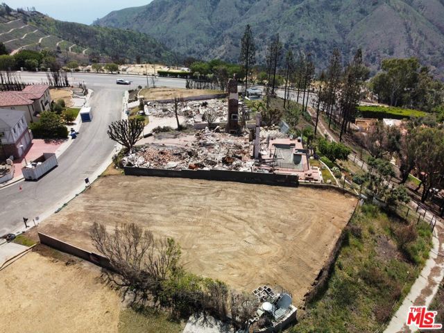 1429 El Bosque Court, Pacific Palisades CA: https://media.crmls.org/mediaz/4170214a-81bb-4092-bcbd-54b6d274fce4.jpg
