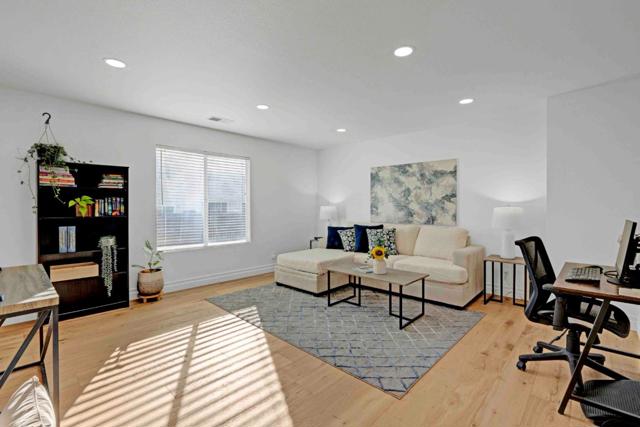 2425 Glenview Drive, Hollister CA: https://media.crmls.org/mediaz/41718d2a-dd92-4df4-a881-a3176cbcf037.jpg