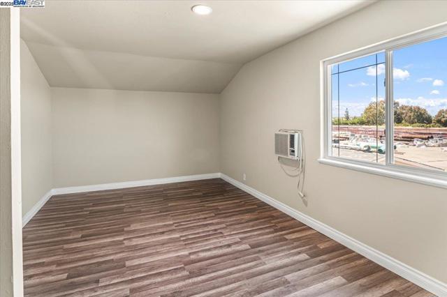 28399 CUBBERLEY CT, Hayward CA: https://media.crmls.org/mediaz/4171ab05-69c5-448b-9b25-e34805c3defa.jpg